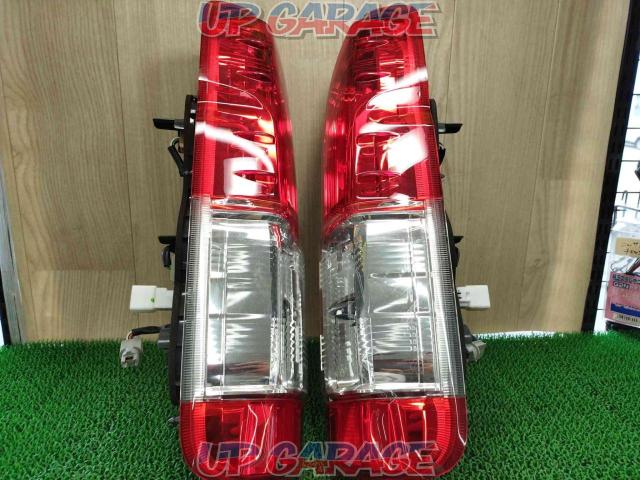 TOYOTA (Toyota)
Hiace 200
Genuine tail lens
Right and left-08