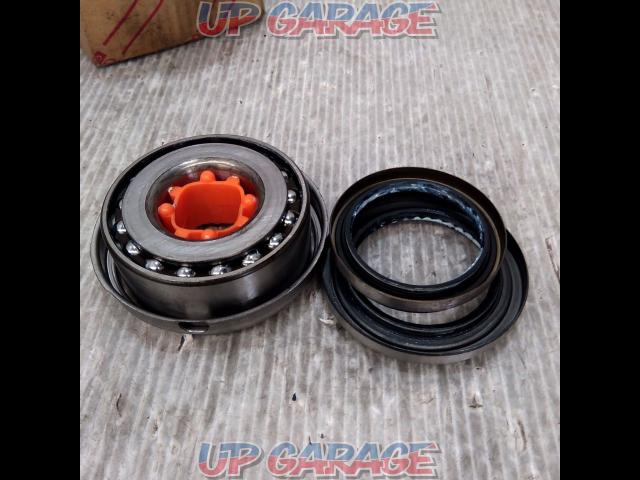 Toyota
Front wheel oil seal only
1 piece-03