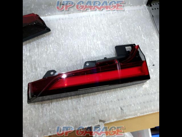 Toyota
Noah genuine tail lamp
Back gate side only-02