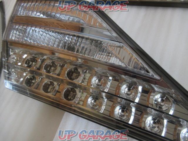 TOYOTA
Estima 50 early model genuine option clear LED tail lens (X04459)-06