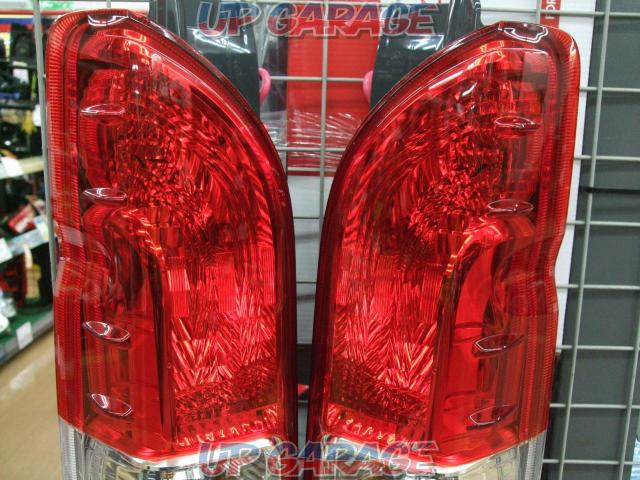 Toyota genuine
200 series Hiace late model genuine tail lens
Right and left-02