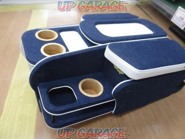 CRAFT
PLUS
California Style
Type1
Seat Cover
+
CRAFT
PLUS
Center console box st.2
200 Hiace van
Wagon GL
For wide-body-05