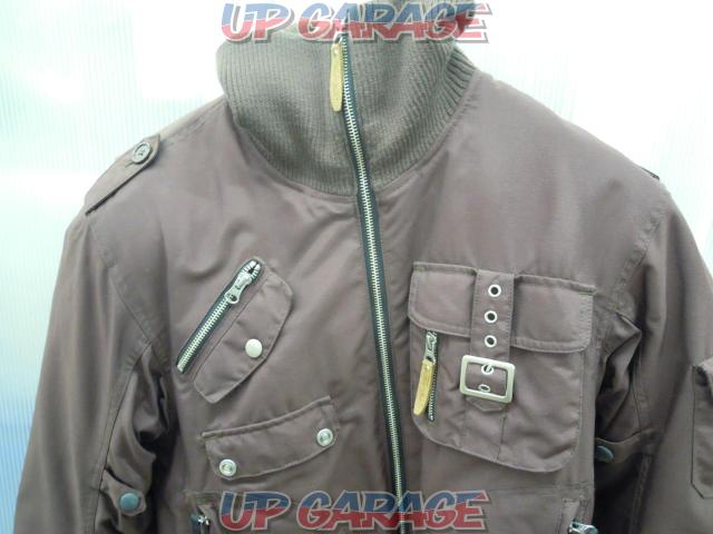 Free × Free
Winter jacket
Size: M-08