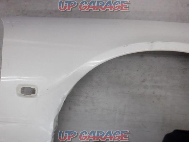 Only on the right side Nissan genuine
Front fender-03