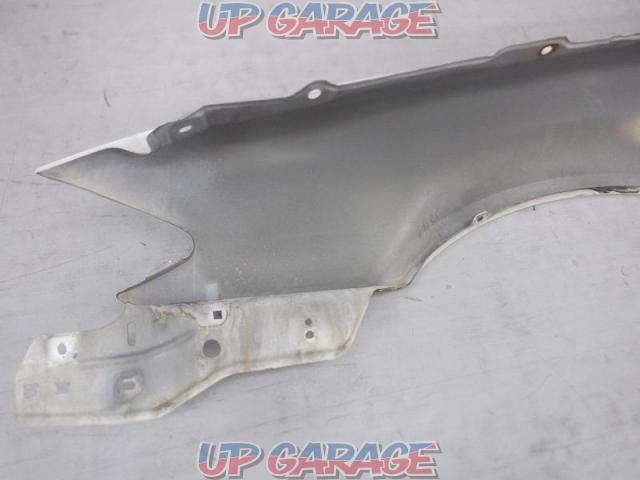 Only on the right side Nissan genuine
Front fender-05
