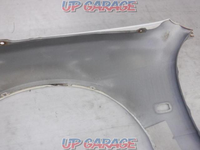 Only on the right side Nissan genuine
Front fender-06