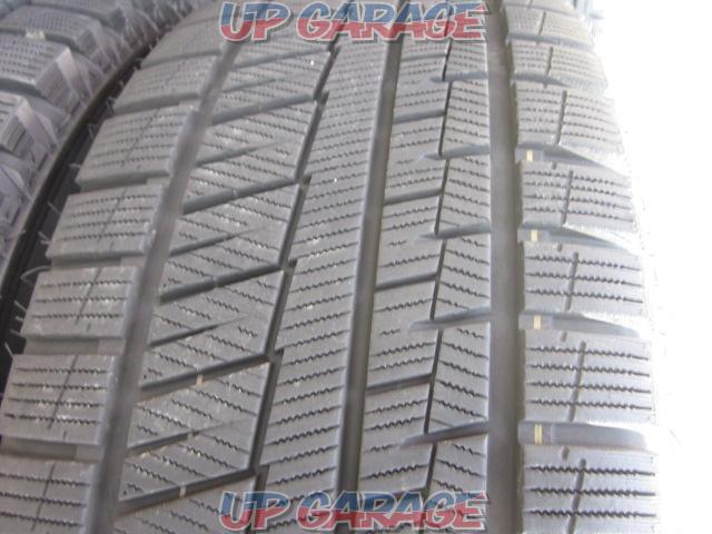 GRIPMAX
GRIP
ICE
X
White letter tire-02