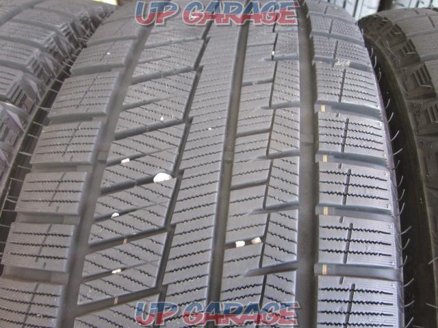 GRIPMAX
GRIP
ICE
X
White letter tire-03