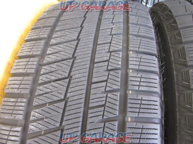 GRIPMAX
GRIP
ICE
X
White letter tire-04