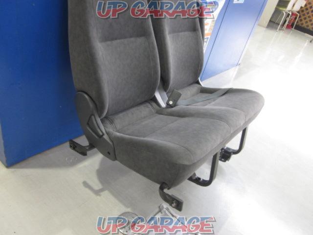 Toyota
200 series Hiace 2 type wide 10 passengers
Genuine second seat (second row seat)-02