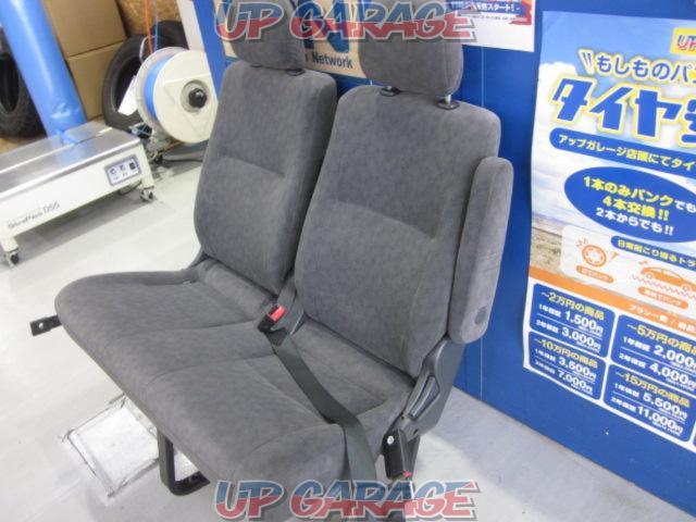 Toyota
200 series Hiace 2 type wide 10 passengers
Genuine second seat (second row seat)-04