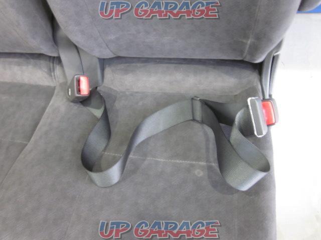 Toyota
200 series Hiace 2 type wide 10 passengers
Genuine second seat (second row seat)-05