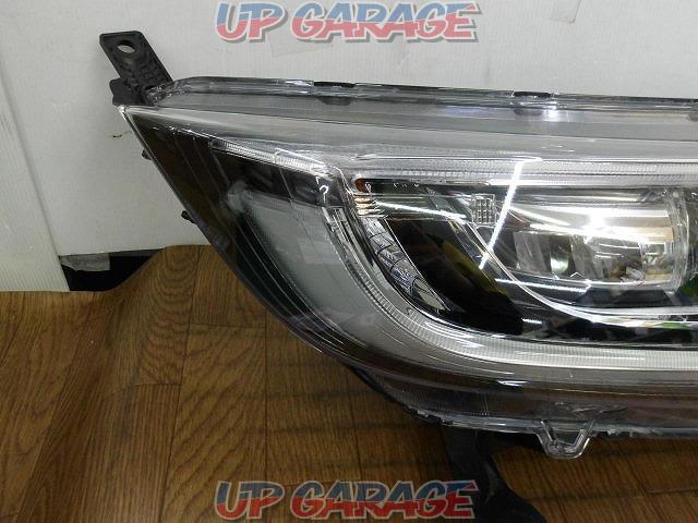Honda genuine headlight on the right side only-02