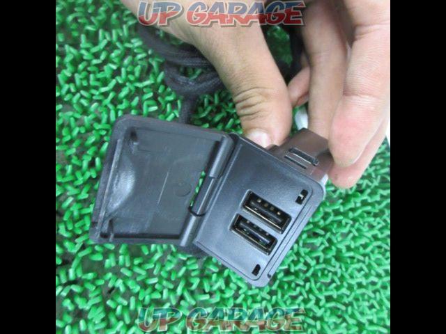 Unknown Manufacturer
Center console additional USB charger
Series 30 Alphard / Velfire-03