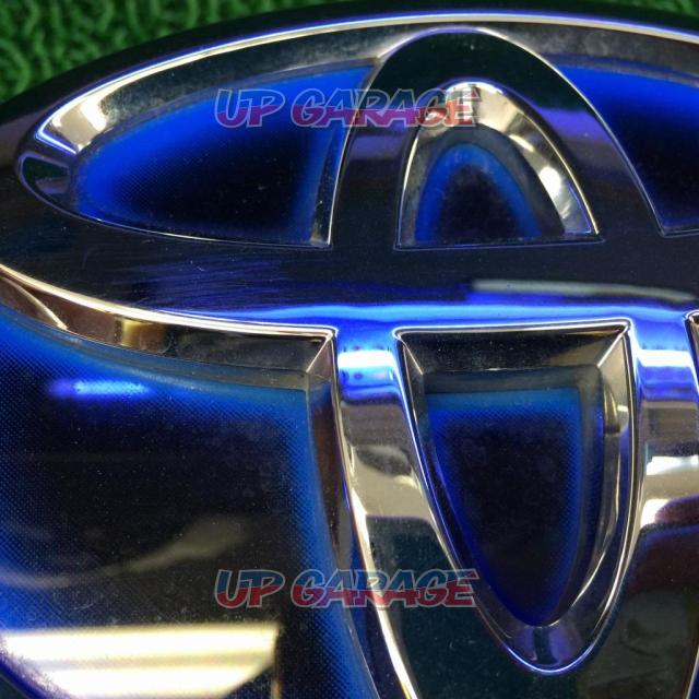 Toyota genuine
Genuine front emblem-03