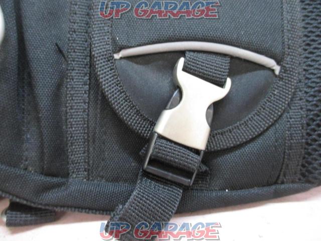 Nicolas
Rider's Grip Handle
Waist Bag-06