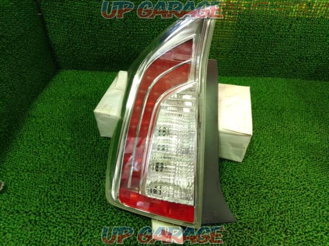 Toyota genuine
LED tail lens
Right and left
30 series Prius
Late version-02