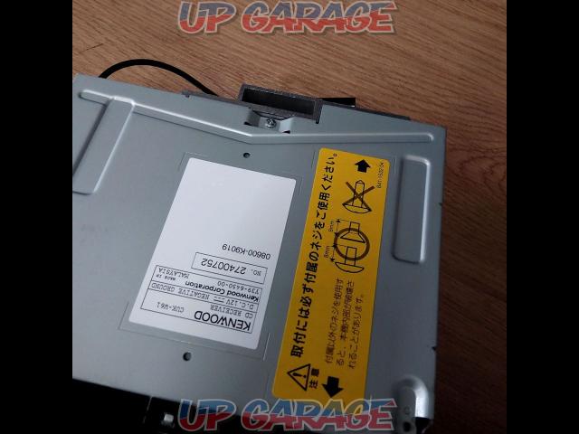 *Currently sold Daihatsu genuine KENWOOD CD tuner
(X04016)-02