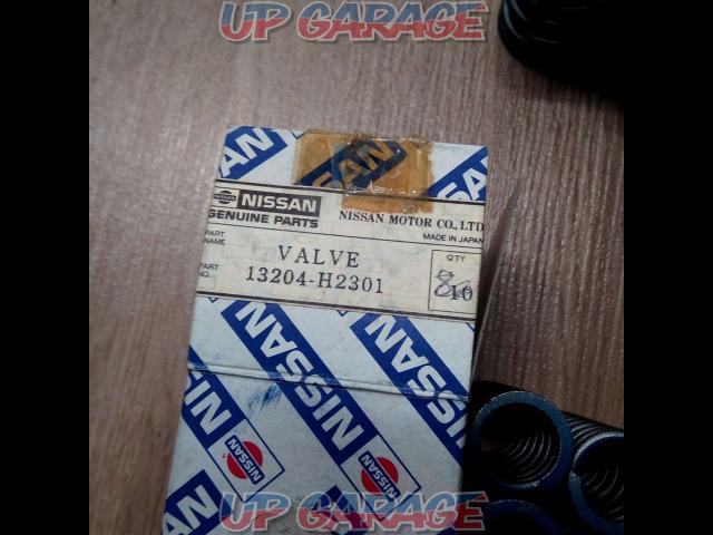 *Sold as is due to unknown details* Nissan genuine valve spring
13204-H2301
(X04087)-02