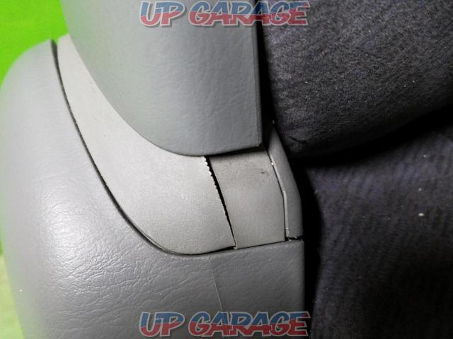 TOYOTA (Toyota)
200 series
Genuine second seat for Hiace 1st generation-05