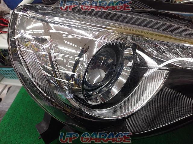Toyota Genuine 86 (ZN6)
HID headlights
Right and left-03