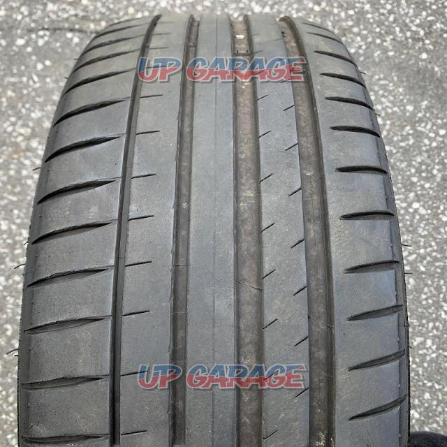 [One only] MICHELIN
PILOT
SPORT
Four
215 / 40ZR18-02