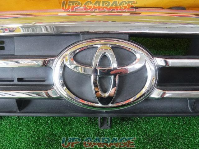 TOYOTA genuine
Front grille-02
