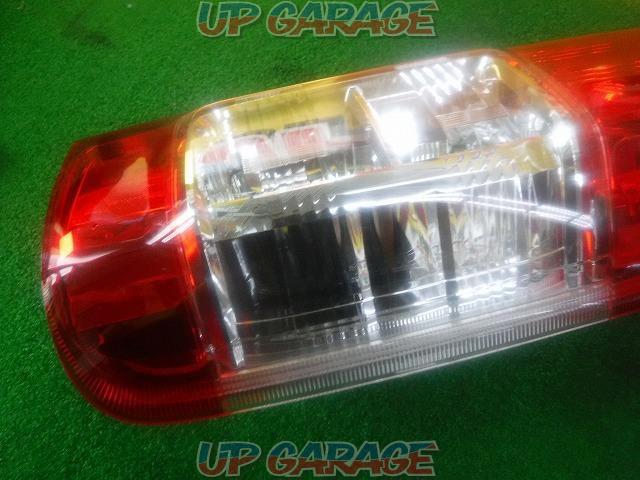 Left and right set TOYOTA genuine
Tail lens-09