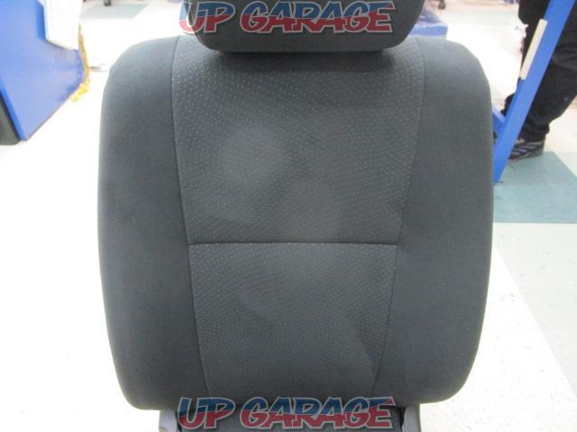 Toyota genuine
Hiace 200
5 type genuine seat-02