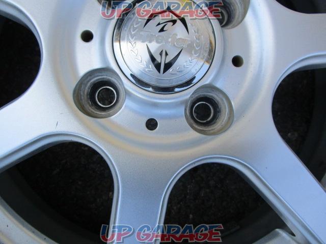 weds
Treffer
7-spoke wheels
※ tire that is reflected in the image is not attached-02