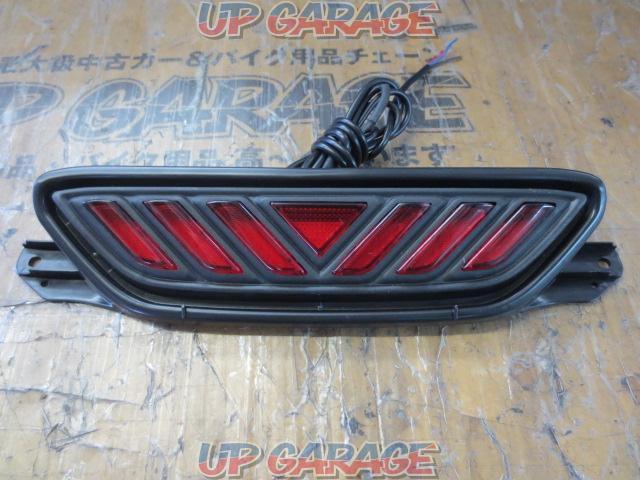 Unknown Manufacturer
LED rear fog lamp
CH-R (NXY10) Small & Brake Linked-02