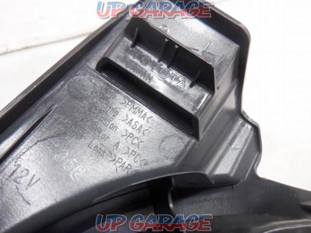 Toyota genuine passenger seat only
Tail lens-08