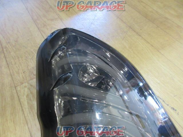 Manufacturer unknown 200 series Hiace
Full LED tail lens
Right and left-03