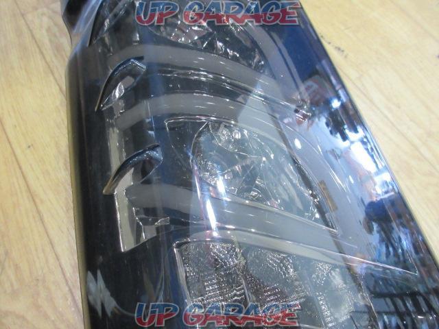 Manufacturer unknown 200 series Hiace
Full LED tail lens
Right and left-04
