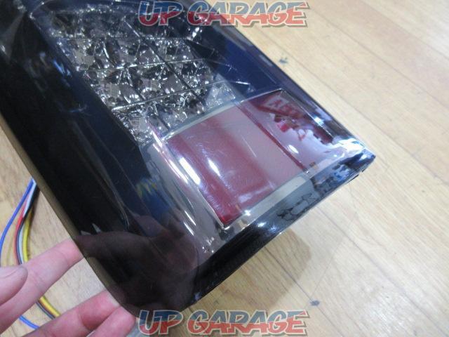 Manufacturer unknown 200 series Hiace
Full LED tail lens
Right and left-05