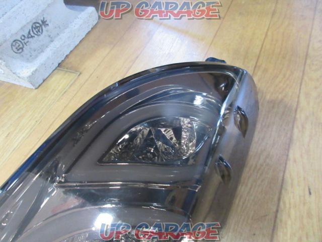 Manufacturer unknown 200 series Hiace
Full LED tail lens
Right and left-06