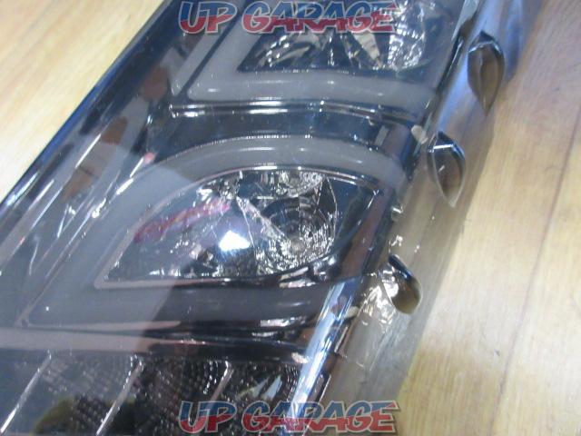 Manufacturer unknown 200 series Hiace
Full LED tail lens
Right and left-07