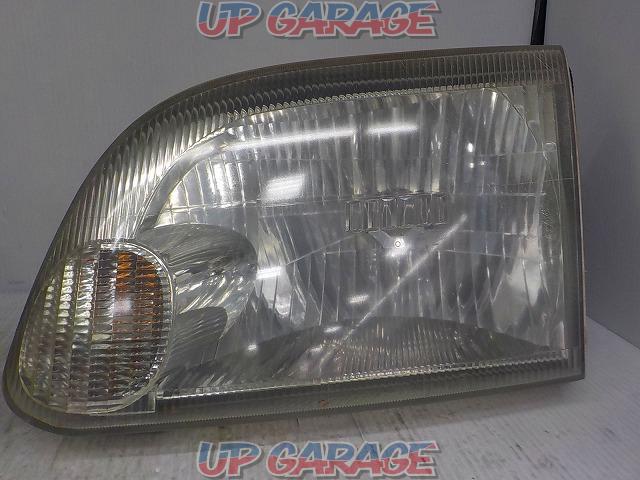 TOYOTA
100 Hiace
Late genuine headlight
Right and left-02