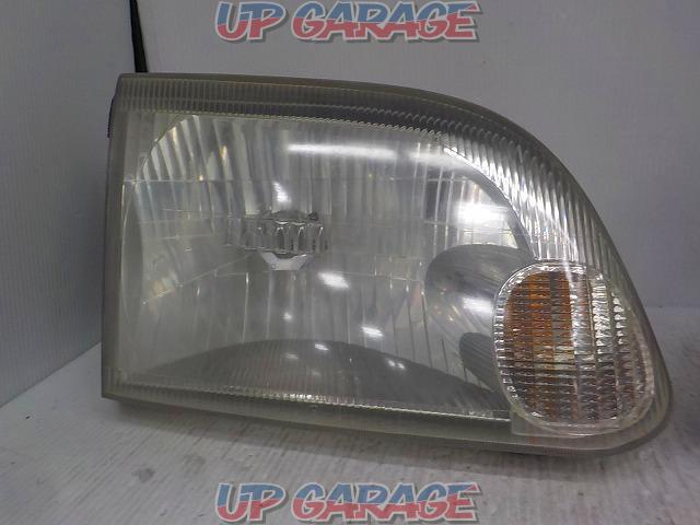 TOYOTA
100 Hiace
Late genuine headlight
Right and left-03