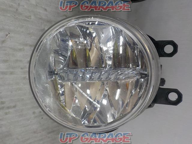 TOYOTA
Crown
210 system
Genuine LED fog lamp
Right and left-02