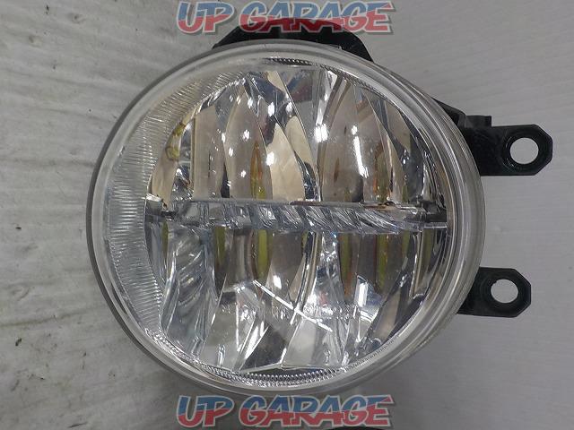 TOYOTA
Crown
210 system
Genuine LED fog lamp
Right and left-03