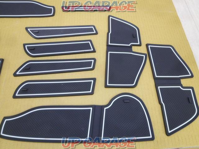 Unknown Manufacturer
Interior rubber mat-03