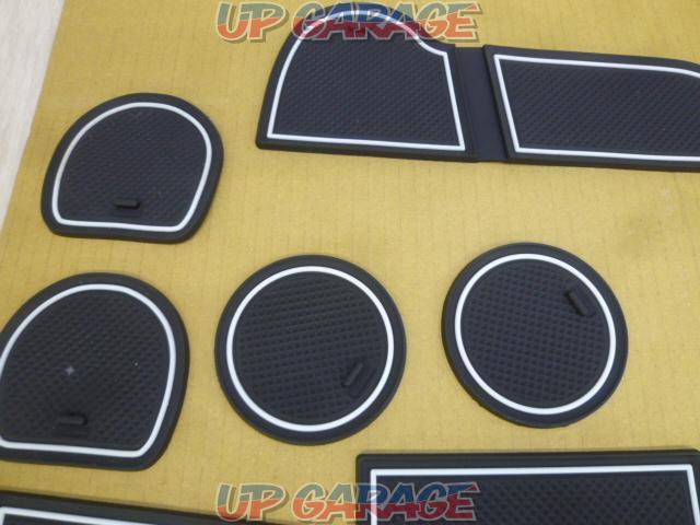 Unknown Manufacturer
Interior rubber mat-06