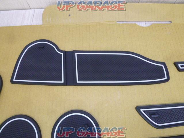 Unknown Manufacturer
Interior rubber mat-07