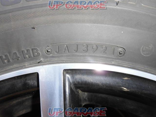 Unknown Manufacturer
Black spoke wheels
+
BRIDGESTONEVRX3
215 / 65R16-07