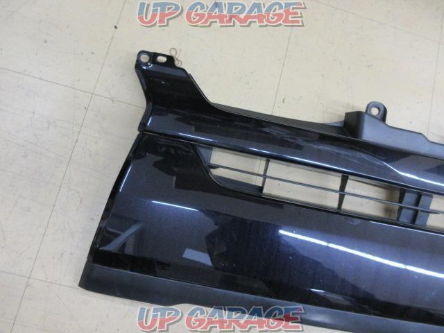 Toyota
Hiace 200
Type 5
Standard body genuine front grille-03