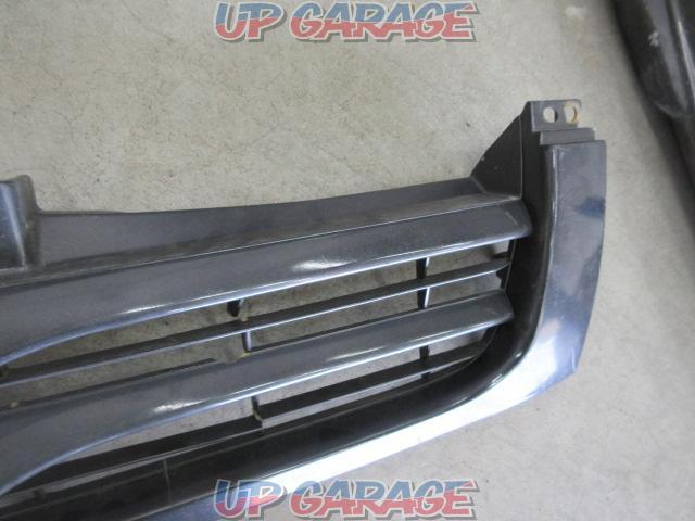 Toyota
Hiace 200
Type 2 genuine front grille-02