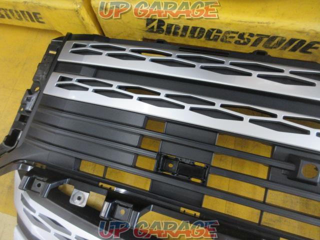 Mitsubishi
Delica D: 5 late
CV1W genuine front grille and lower grille set-04