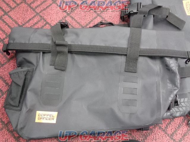 DOPPEL
GANGER
DBT393
Tarpaulin side bag
black
Capacity: 40L (one side 20L)-02