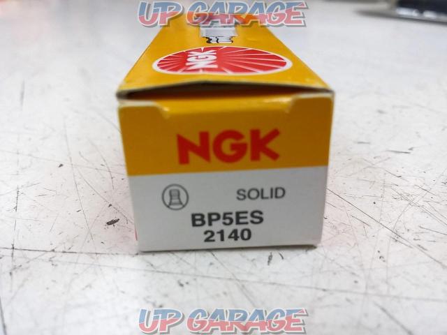 NGK
Standard spark plug
BP5ES-02